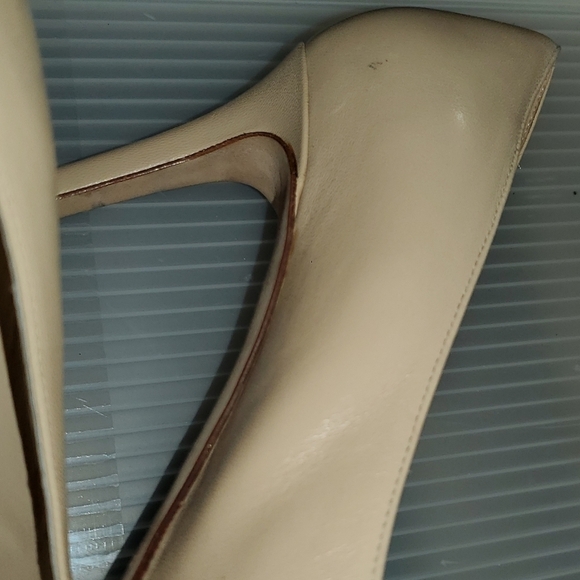 SAKS Fifth Avenue Clarissa Round Toe Pump Size 9 - Picture 5 of 6